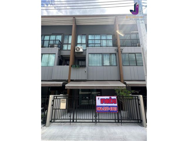 ขายทาวน์โฮม 3 ชั้น บ้านกลางเมือง สุขุมวิท-อ่อนนุช 70/1  ขนาด 17.5 ตารางวา 3 ห้องนอน 3 ห้องน้ำ 2 ที่จอดรถ รหัส JJ-H050