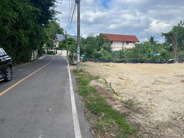 ขายที่ดินบ้านดอนแก้วแม่ริมติดถนนสองด้านพร้อมโอน