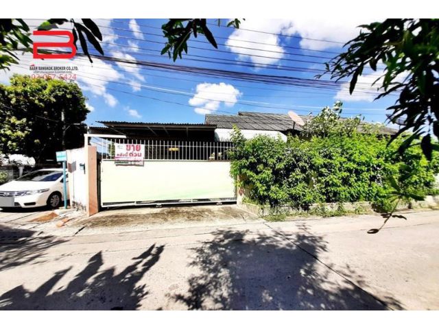 บ้านเดี่ยว หมู่บ้าน ธีรวรรณ เนื้อที่ 50 ตรว. ซอยพระยาสุเรนทร์ 2 ถนนพระยาสุเรนทร์ เขตคลองสามวา