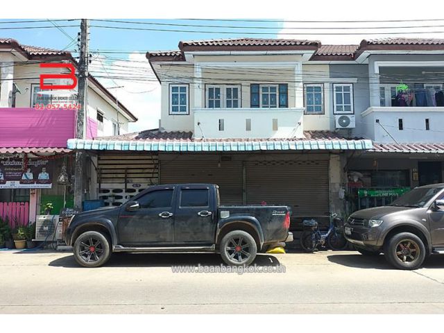 ทาวน์เฮ้าส์ หมู่บ้าน บัณฑิตอินเตอร์ทาวน์ ซ.ลำลูกกา 11 เนื้อที่ 22.8 ตรว. ถนนลำลูกกา อ.ลำลูกกา จ.ปทุมธานี