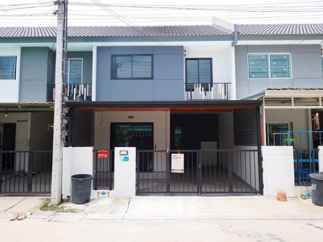 Clearance Sale บ้านรีโนเวทใหม่ ทาวน์เฮ้าส์ 2 ชั้น ม.พฤกษา38/3 ขนาด 17.8 ตร.ว. 3นอน 2น้ำ บ้านสวยมาก ทำเลดี วัสดุพรีเมี่ยม ใหม่ครบทั้งหลัง พ