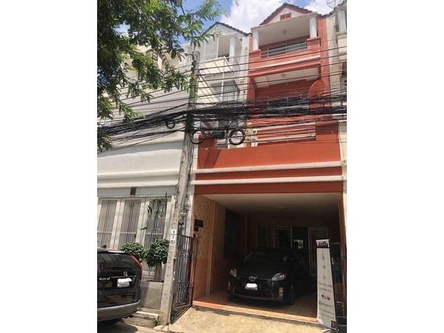 PT12 ให้เช่า โฮมออฟฟิศ 3 ชั้นครึ่ง ถนน ทาวน์อินทาวน์ รีโนเวทมาใหม่ ใกล้เลียบด่วนเอกมัย รามอินทรา ลาดพร้าว 94 ขนาด 249 ตร