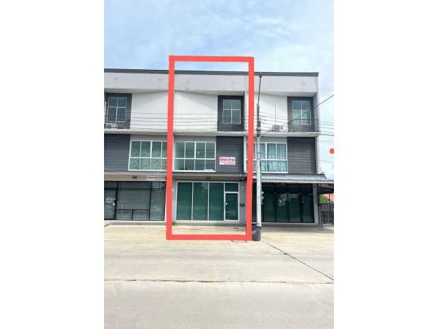ขาย หรือ ให้เช่า อาคารพาณิชย์ 3 ชั้น หน้ากว้าง 5.5 ม. ในซอยกันตนา นนทบุรี สนใจโทร 081 667 9792