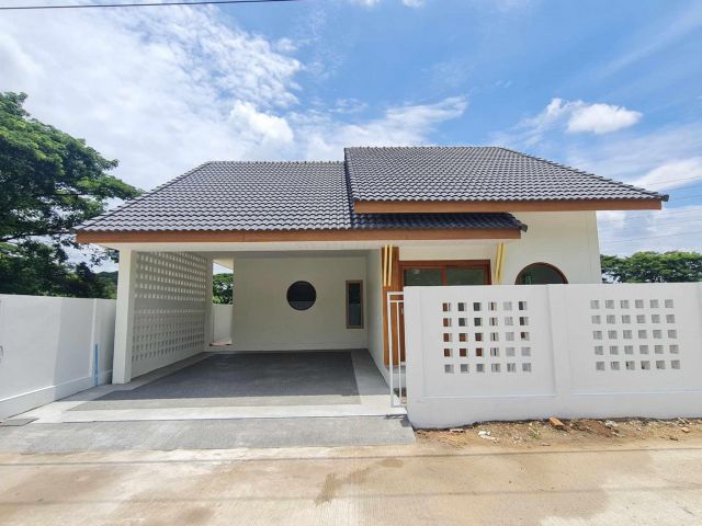 ️บ้านหนองจ๊อม หน้าวัดฟ้ามุ่ย สันทราย เชียงใหม่ ️3ห้องนอน 2ห้องน้ำ 1ห้องรับแขก 1ห้องครัว  ️สไตล์​มูจิ  จอดรถได้2คัน