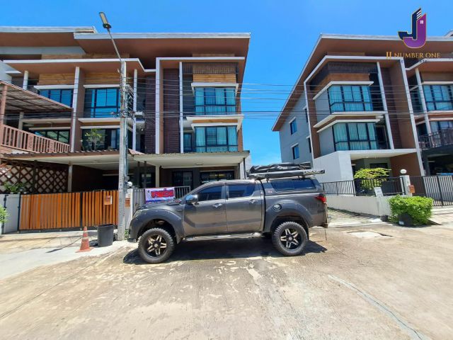 ขายด่วนทาวน์โฮม 3 ชั้น หมู่บ้าน RNP เพลส รามอินทรา – สุวินทวงศ์  ขนาด 28.30 ตร.ว  4 ห้องนอน  3 ห้องน้ำ   แปลงมุม