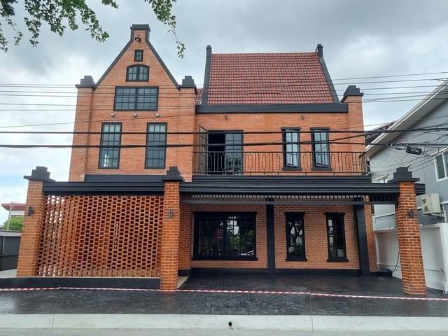 PT12 ขายตึก ซอยรามคำแหง 118 เขตสะพานสูง ติดโรงเรียนนานาชาติแอสคอต 2 ชั้น 65 ตรว. ตกแต่งใหม่ทั้งหลัง เหมาะทำธุรกิจ ออฟฟิศ