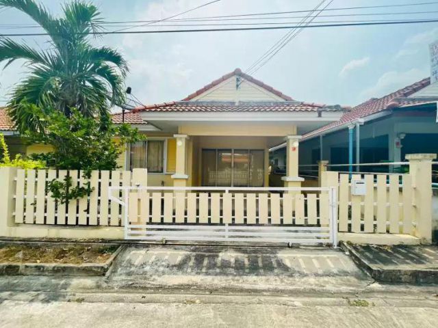 ขายถูก บ้านเดี่ยวชั้นเดียว 40.3 ตรว. หมู่บ้านพรภิรมย์ ซอย13 ต.พนานิคม อ.นิคมพัฒนา จ.ระยอง (ขายต่ำกว่าราคาประเมิน 2-3 แสน