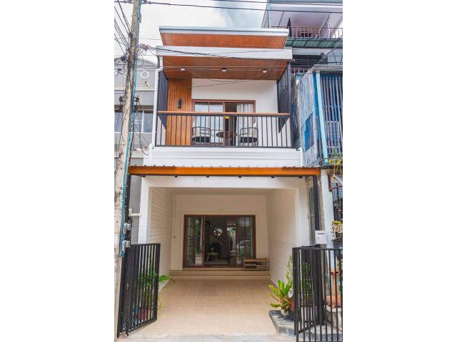 ขายทาวน์เฮ้าส์รีโนเวทใหม่ตำบลแม่เหียะพร้อมโอน