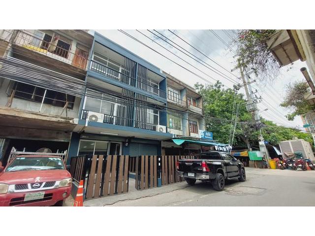ขายอาคารพาณิชย์ 3.5 ชั้น 2คูหา ปรีดีพนมยงค์(N.733)