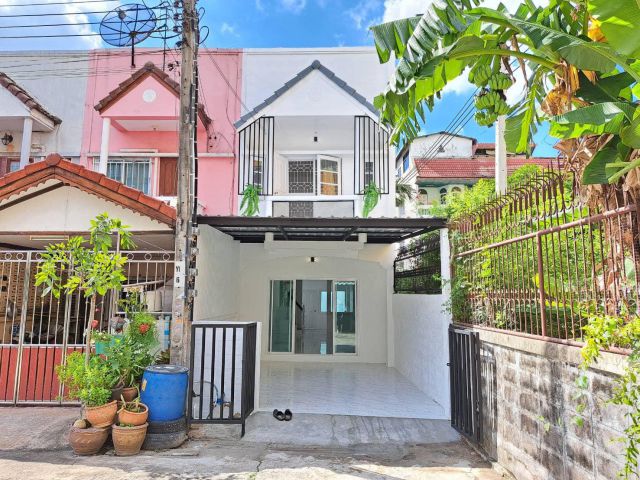 ขาย ทาวน์เฮ้าส์ ห้องริม รีโนเวทพร้อมอยู่ หมู่บ้านเพิ่มทรัพย์ บางแค