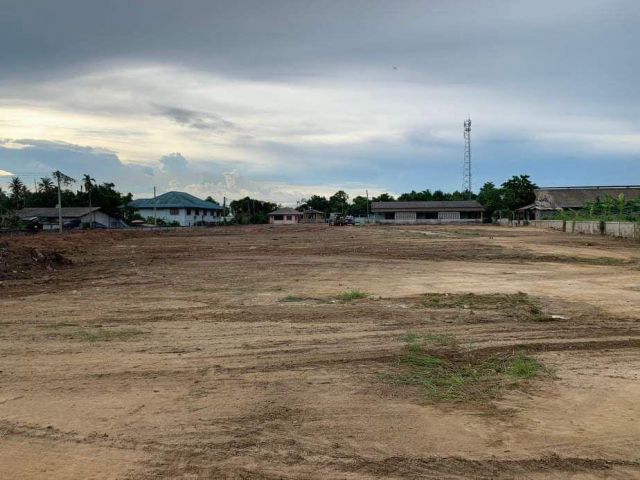 AS015 ขายที่สวยถมแล้วในเขต EECด้านหน้าเป็นบ้านพักคนงานและออฟฟิศขนาดที่ดิน 6-0-97ไร่ติดถนนสองด้านผังเมืองสีส้มอ่อน ชลบุรี