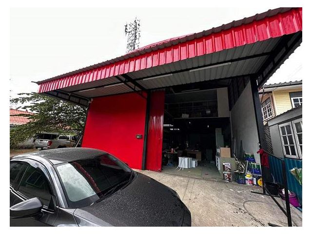 ขายโกดังถนนพัฒนาชนบท3 ลาดกระบัง 350 ตรม  ที่ทำงานไม้ ห้องทำงาน ห้องประชุม ห้องน้ำ ห้องทำงาน , ห้องประชุม , เก็บอุปกรณ์