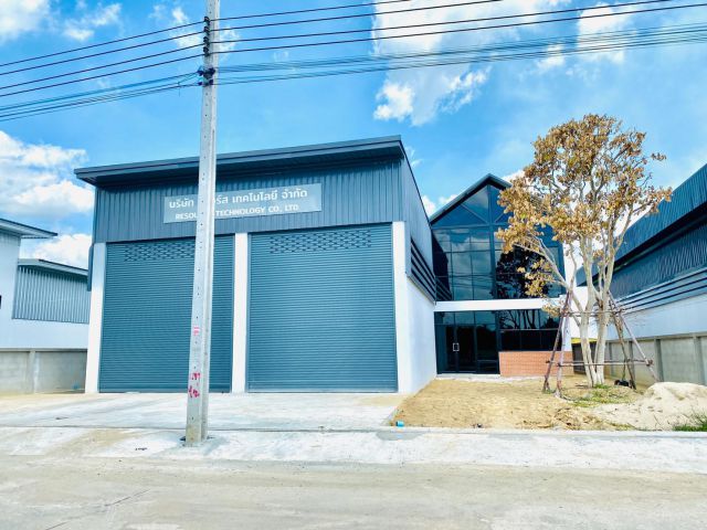 ที่ดินเหมาะทำโกดัง โรงงาน ถนนเส้น 340 อยู่ติดกับอำเภอบางบัวทอง คลังเซเว่น คลังโลตัส / โฉนดครุฑแดง ฟรีโอน / เริ่ม 1.9 ล้า
