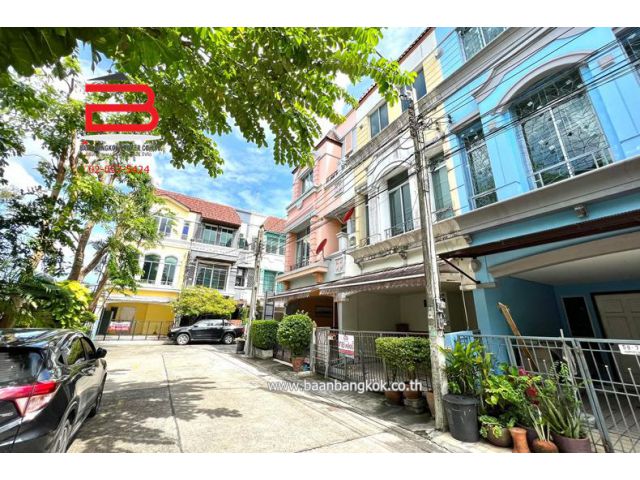ทาวน์โฮม กลางเมืองบริติชทาวน์ ศรีนครินทร์ เนื้อที่ 20.6 ตรว. ถนนศรีนครินทร์ อ.บางพลี จ.สมุทรปราการ