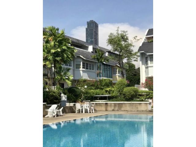 ให้เช่าทาวน์โฮม 4 ชั้น หมู่บ้านพร้อมพรรคเพลส ซอยทองหล่อ 25 ขนาด 300 ตรม. ใกล้สถานี รถไฟฟ้าพร้อมพงษ์-ทองหล่อ,
