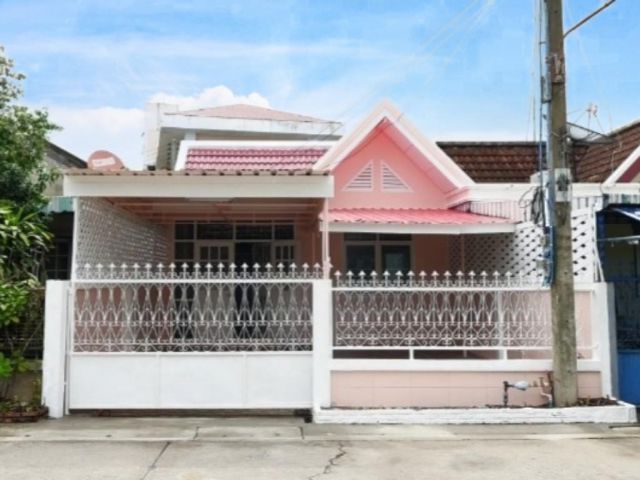 สุดยอดทำเล บ้านตรงข้ามโรงแรมคามีโอ สี่แยกออคิด ผ่อน 5000 กว่าบาท