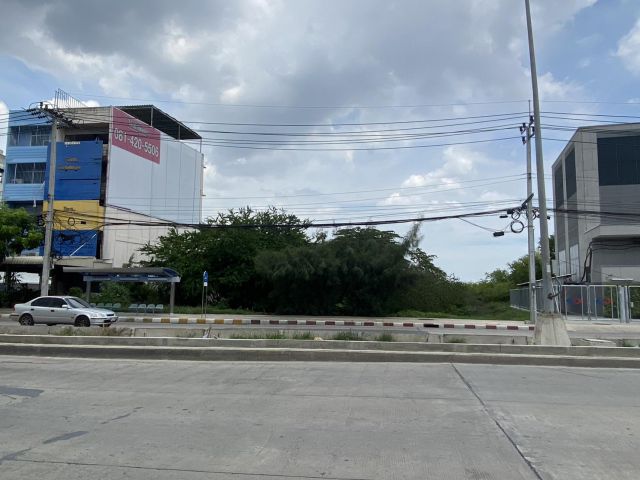 ขายที่ดินเปล่า เนื้อที่ 13-1-35 ไร่ ตั้งอยู่ติดถนนรามคำแหง บริเวณซอยรามคำแหง 78 ใกล้สัมมากรเพลส
