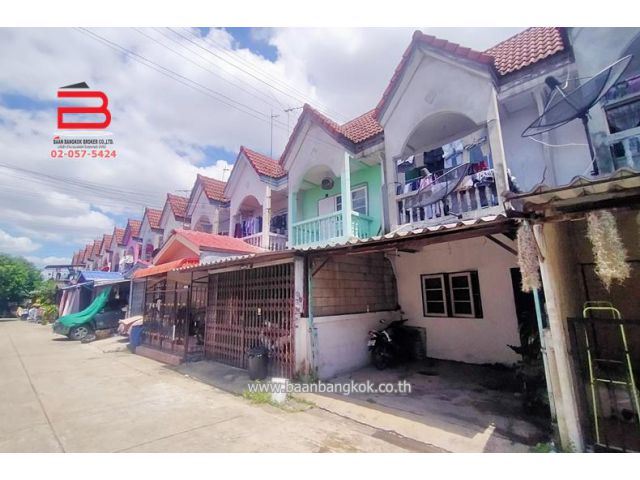 ทาวน์เฮาส์ หมู่บ้านหรรษา อ้อมน้อย ซอยเพชรเกษม 93 เนื้อที่ 16 ตรว.ถนนเพชรเกษม อ.กระทุ่มแบน จ.สมุทรสาคร