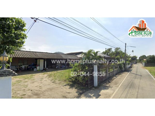 ที่ดินพร้อมบ้านเดี่ยว 1 หลัง ถนนสุขุมวิท สัตหีบ ชลบุรี เนื้อที่ 211.3 ตารางวา ขายรวม 2 แปลง