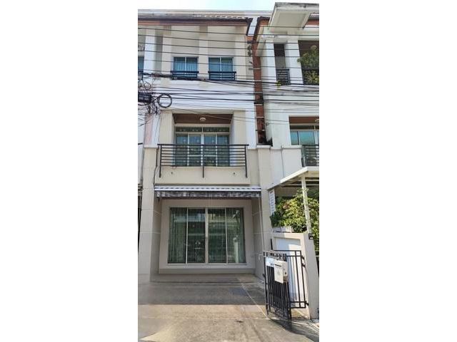 For Rent เช่า ทาวน์โฮม บ้านกลางเมือง เดอะปารีส กรุงเทพกรีฑา7 เฟอร์นิเจอร์ครบพร้อมอยู่ ใกล้เดอะมอลล์บางกะปิ