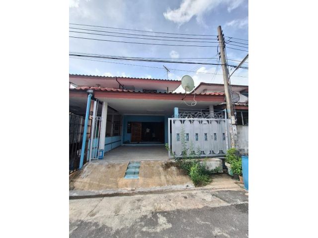 ขายบ้านแฝด หมู่บ้านพระปิ่น4 เพชรเกษม81 พท 26 ตารางวา แบบ 3 ห้องนอน รีโนเวทพร้อมเข้าอยู่