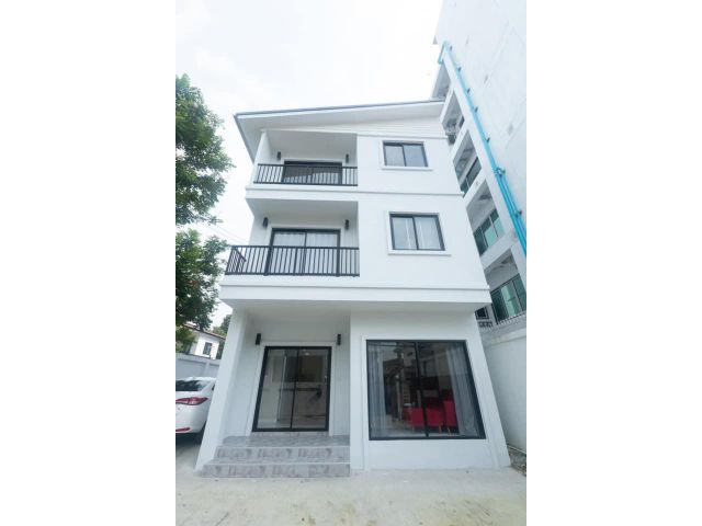R E N T (RH556) ให้เช่าบ้านเดี่ยว 3 ชั้น ในซอยสุขุมวิท 65 ทำเลทอง ใจกลางเมือง ใกล้รถไฟฟ้า เหมาะทำออฟฟิศ และ อยู่อาศัย