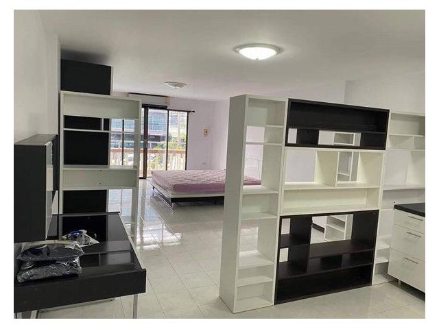 ขายพร้อมเฟอร์นิเจอร์ตกแต่งครบ คอนโด Holiday Condo View ย่านเขาพระตำหนัก เมืองพัทยา ห้องใหญ่ โทร 0937892952
