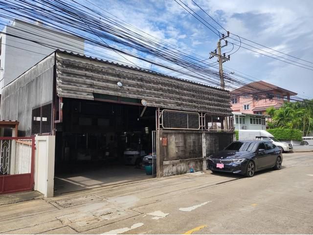 PT12 ให้เช่า โกดัง พร้อมบ้าน 2 ชั้นแปลงมุม 78 ตารางวา หมู่บ้านเสรี พระราม 9 ซอย 60 ถนนพระราม 9 ตรงข้าม เดอะไนน์พระราม 9