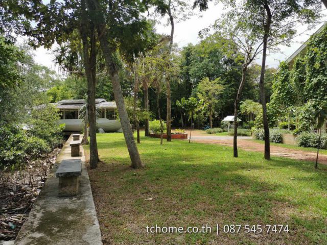 ขายที่ดินพร้อมบ้านพัก เนื้อที่ 5 ไร่ ติดแม่น้ำบางปะกง-ฉะเชิงเทรา ใกล้ตลาดบ้านใหม่ 100 ปี ร่มรื่นบรรยากาศบ้านสวนริมน้ำ