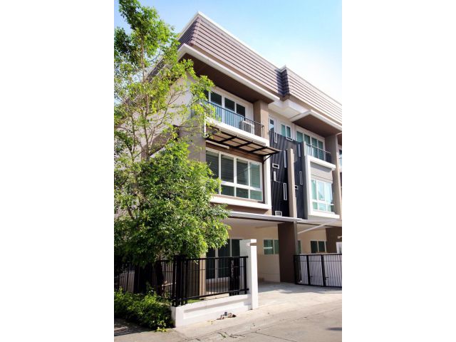 ขาย- ทาวโฮม Urban Sathorn /Moderna Villa TYPE /4 ห้องนอน พท.ใช้สอย 309 ตร.ม หลังมุม ใกล้ BTS บางหว้า/ขาย 12.5 ล้าน
