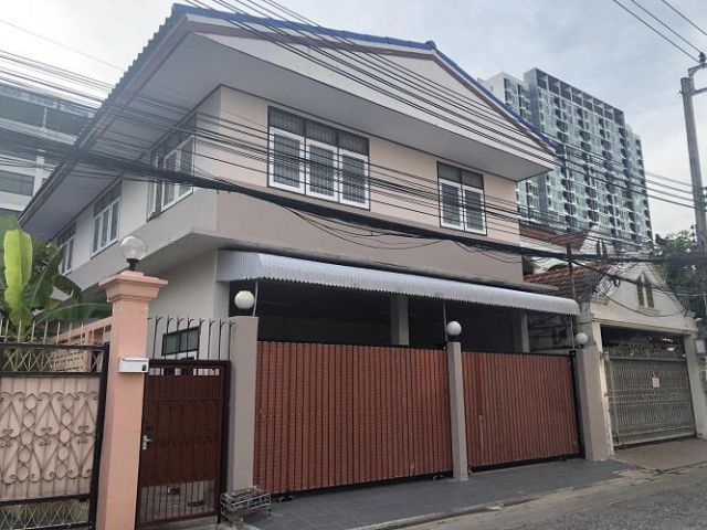 R E N T (RH554) ให้เช่าบ้าน 2 ชั้น  สุทธิสารวินิจฉัย 3 ทำเลดีใกล้รถไฟฟ้า ใจกลางเมือง  จอดรถหน้าบ้าน 2 คัน
