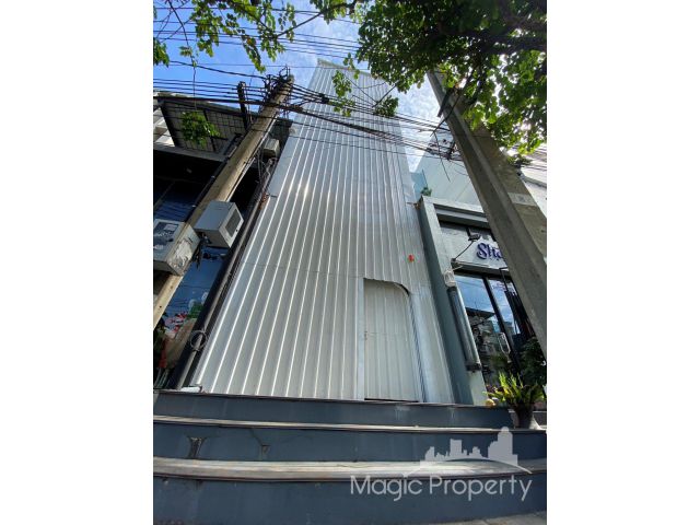 ขายอาคารพาณิชย์ 5 ชั้น พื้นที่ใช้สอย 300 ตรม. บนถนนหลักในทองหล่อ