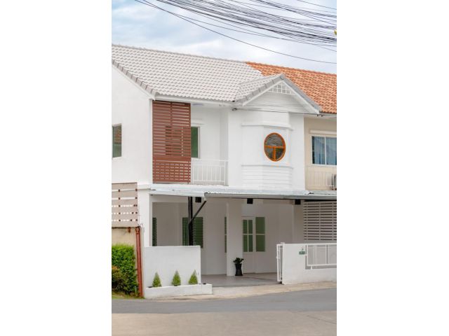 ทาวน์เฮ้าส์ 2 ชั้น ตกแต่งใหม่ทั้งหลัง หมู่บ้านภูมิใจนิเวศน์ โครงการ 12