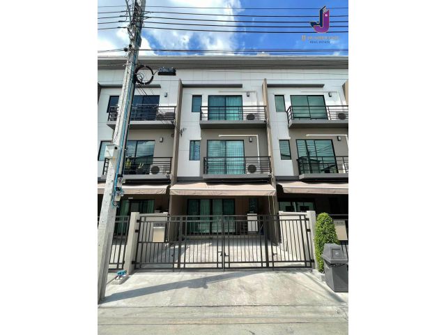 ขายทาวน์โฮม 3 ชั้น บ้านกลางเมือง ศรีนครินทร์ อ่อนนุช ซอยอ่อนนุช70/1 ทำเลดีใกล้สนามบินสุวรรณภูมิ รหัสทรัพย์ JJ-H073-CO