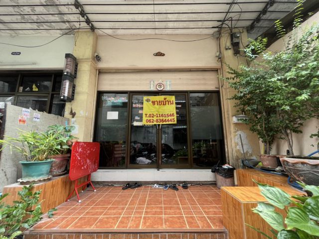 ขายด่วนบ้านาทาวน์เฮาส์ กทม บางขุนเทียน 2.79ล 25วาT0918605330