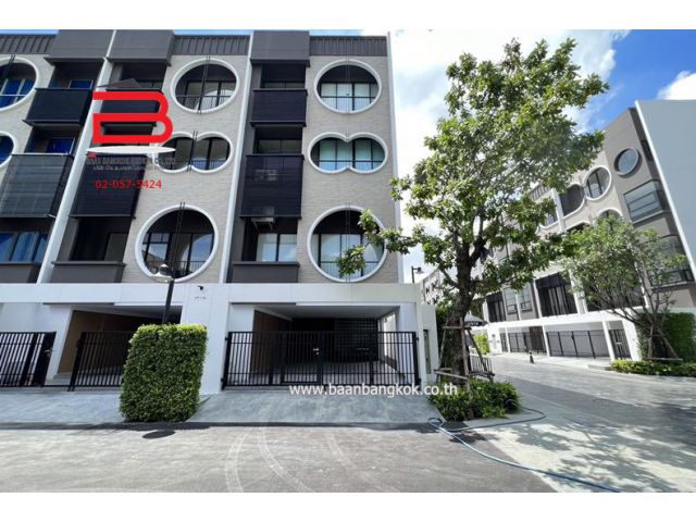 ทาวน์โฮม หลังมุม โนเบิล เคิร์ฟ เนื้อที่ 35.3 ตรว. ถนนประดิษฐ์มนูธรรม เขตลาดพร้าว