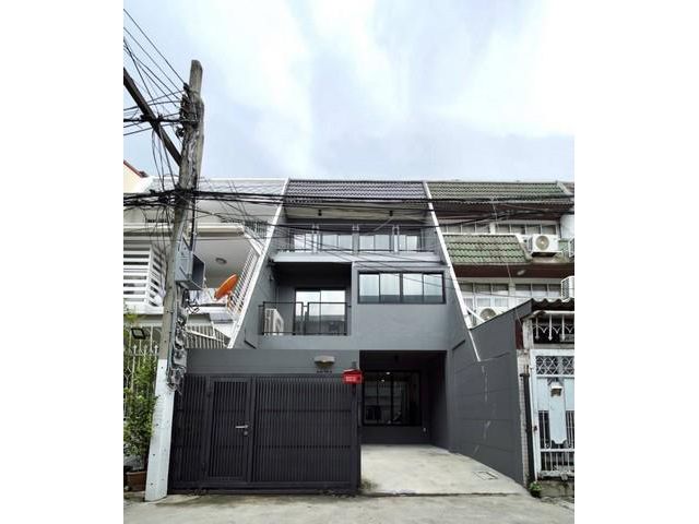 Town Home for rent ให้เช่าทาวน์โฮม3ชั้นย่านเอกมัย ปรีดี ซอยเอกมัย 22ใกล้BTSเอกมัยเข้าทางปรีดีย์43 ได้ *** ว่าง 28/8/66 *