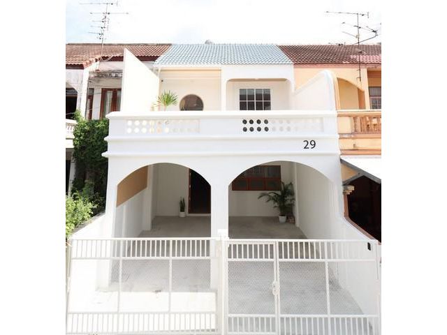 PT12 ขาย บ้าน ทาวเฮ้า  2 ชั้น ลาดพร้าว 87 ย่านเลียบด่วน เขตวังทองหลาง ขนาด 41 ตร.วา 3 ห้องนอน ตกแต่งสไตล์คาเฟ่ มินิมอล ใ