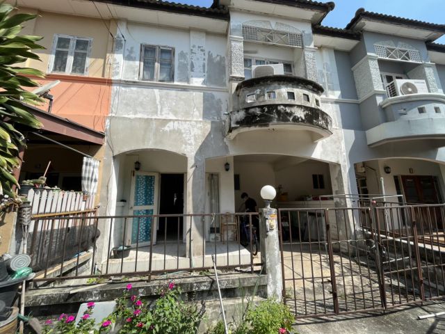 ขายบ้านทาวน์เฮาส์ นนทบุรี ไทรน้อย 21วา 1.55ล T0918605330