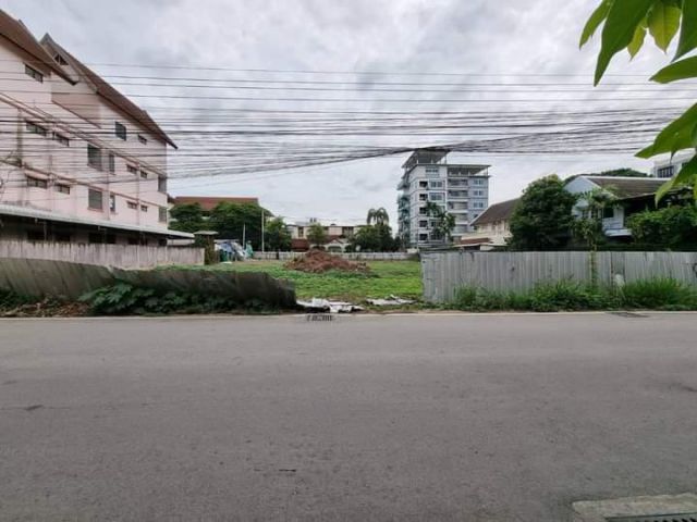 ขายที่ดินติดถนนเจ็ดยอดอยู่เย็นผังเมืองสีส้มพร้อมโอน