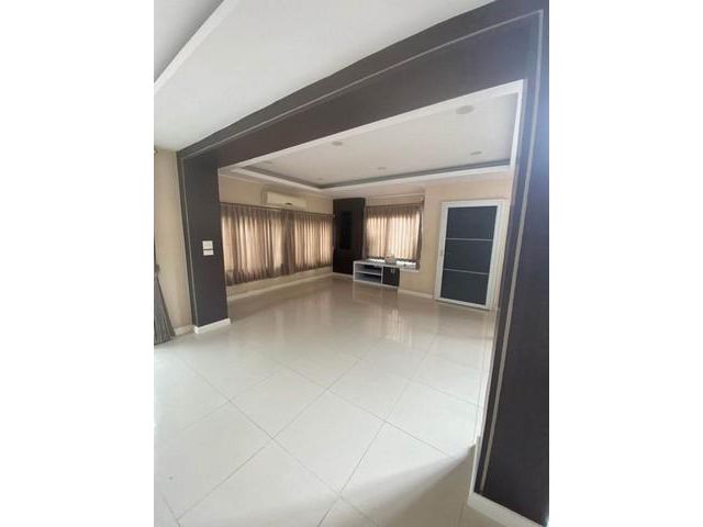 Houe for rent ให้เช่าบ้านเดี่ยว2ชั้น4นอนย่านคู้บอน หมู่บ้านชลลดารามอินทรา-คู้บอน ใกล้ รพ.สินแพทย์ แฟชั่นไอส์แลนด์