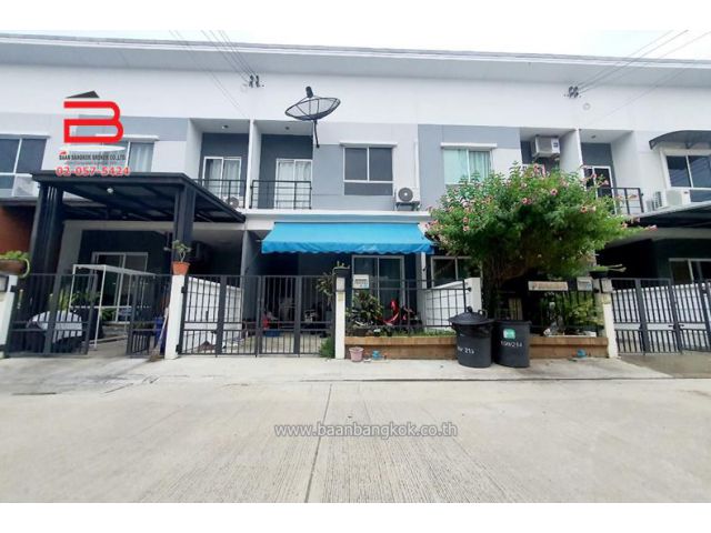 ทาวน์โฮม หมู่บ้าน ดิ เอสเซนส์ ชัยพฤกษ์-วงแหวน เนื้อที่ 16.9 ตรว. ถนนกาญจนาภิเษก อ.ไทรน้อย จ.นนทบุรี