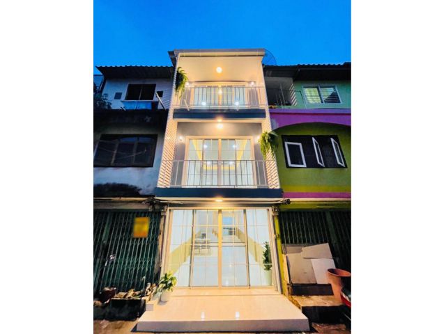 ขายบ้านสวยตกแต่งใหม่ 3 ชั้น จอมทอง 13 ซอยเลิศพัฒนาใต้ จอมทอง ID-12820