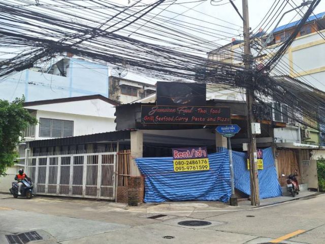 R E N T (RT569) ให้เช่า บ้านเดี่ยว 2 หลังติดกัน ซอยโปร่งใจ สาธร ทำเลทองเหมาะทำร้านอาหาร คาเฟ่ หรือทำออฟฟิศ