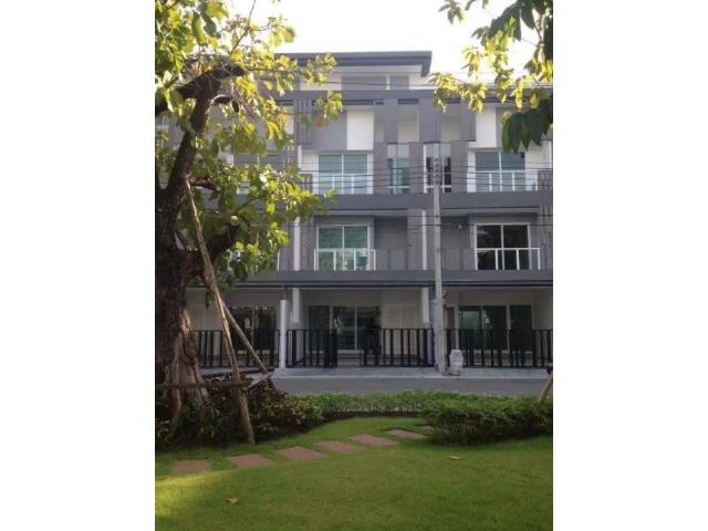 ให้เช่าทาวน์โฮม 3 ชั้น โตรงการสเปซ ลาดพร้าว-เหม่งจ๋าย SPACE Ladprao-Mengjai ลาดพร้าว 80 เข้าออกถนนลาดพร้าว ถนนพระราม9 ถน