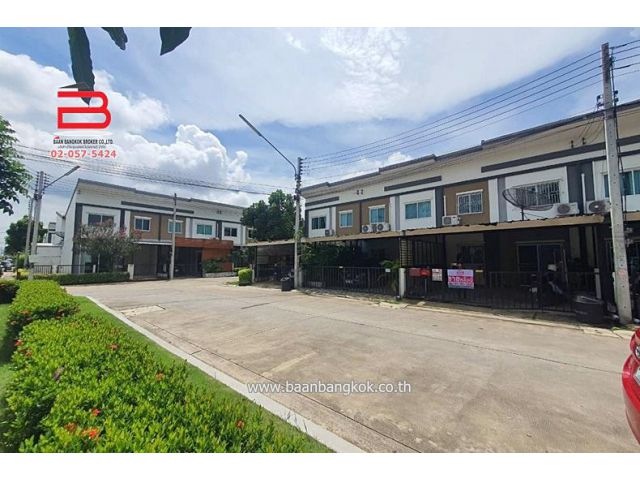 ทาวน์เฮาส์ หมู่บ้าน ไลโอ บลิสซ์ เนื้อที่ 25.6 ตรว. ถนนคลองหลวง อ.คลองหลวง จ.ปทุมธานี