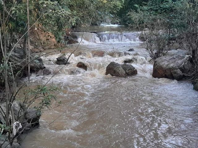 ขายที่ดินติดน้ำตกลำธารน้ำกว้างยาว 180 เมตรจอมทองพร้อมโอน