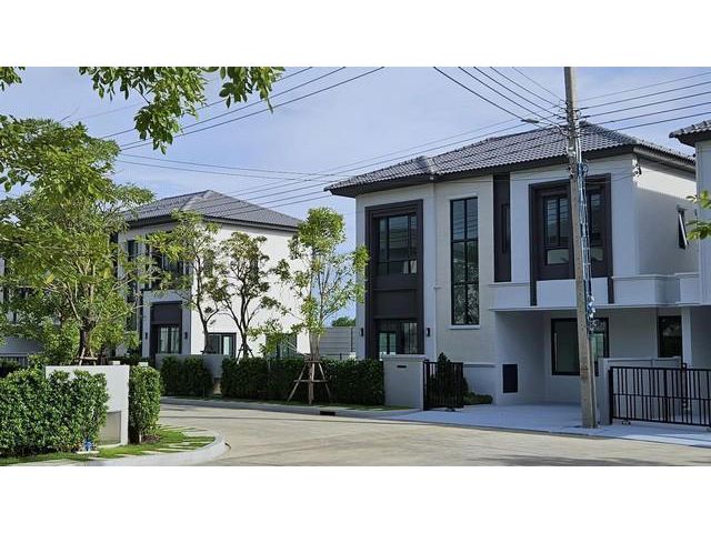 PT12 ขาย บ้าน แกรนด์ พลีโน่ สุขุมวิท-บางนา Grande Pleno Sukhumvit-Bangna บรรยากาศร่มรื่นเป็นส่วนตัว ใกล้ Mega บางนา หันท