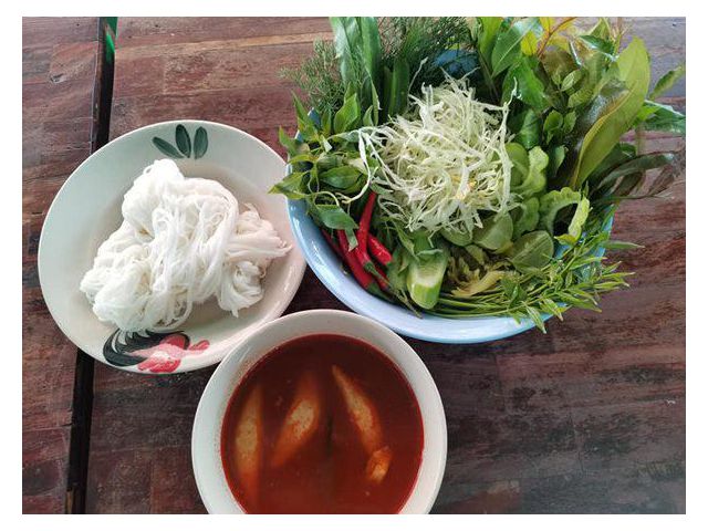 ร้านขนมจีนอุ๊ยแก้ว โชคชัยสี่ ซอย23 ปากซอย มีขนมจีนหลากหลายอย่าง ทุกภาค รสชาติเข้าข้น โทร 061-8986111 สั่งผ่านฟู๊ดเดลิเวอ