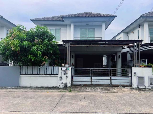 ถูกที่สุดในย่านนี้!! บ้านเดี่ยว 2 ชั้น ม.เดอะทรีศรีราชา ตกแต่งพร้อมอยู่ ทำเลดี ใกล้เจพาร์ค โฮมโปร นิคมปิ่นทอง  เครือสหพั